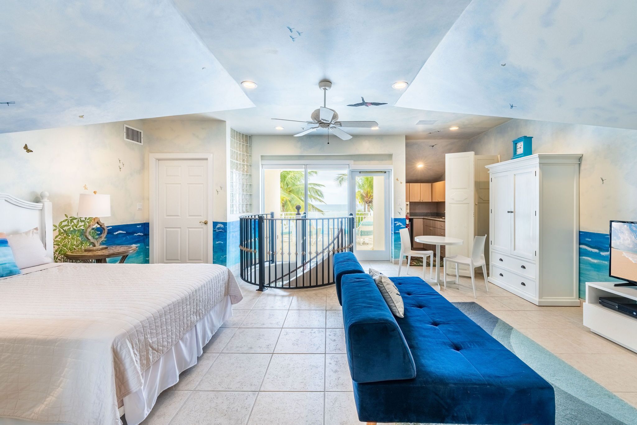 6 chambres, coffres-forts dans les chambres, fer et planche à repasser