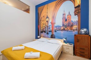 2 bedrooms, desk, iron/ironing board, WiFi