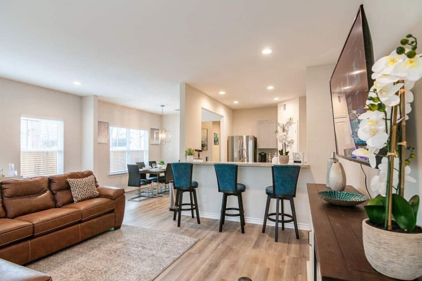 Eastwood A · Eastwood A Vibrant Masterpiece Sleeps 14