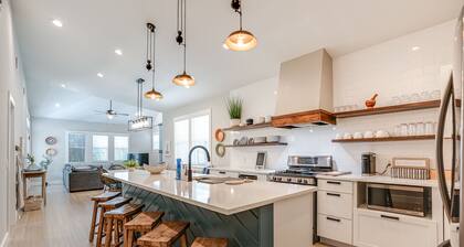 The Pearl Cottage House by the Riverwalk; HGTV