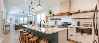 The Pearl Cottage House by the Riverwalk; HGTV