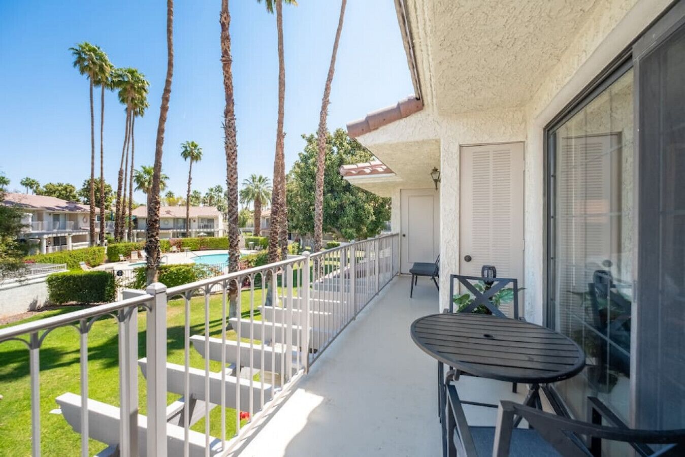Stylish Condo with Pool, Hot Tub & Mountain Views!