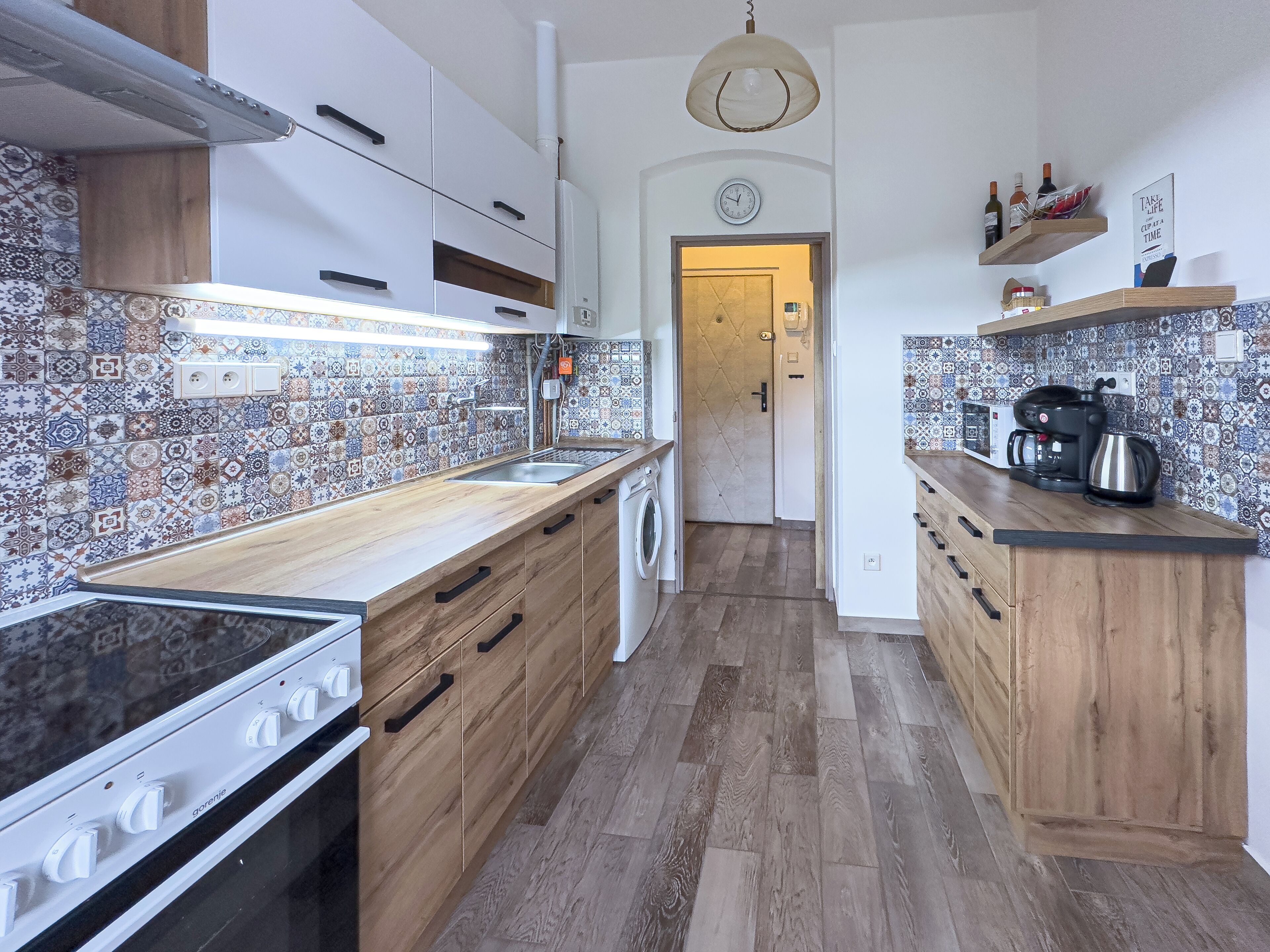 Geladeira, micro-ondas, fogão, cooktop