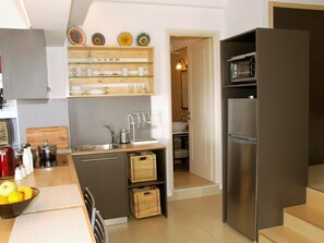 Fridge, stovetop, coffee/tea maker, toaster