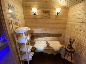 Spa - 3 Sisters - Historic 1840 Pre-Civil War Log Cabin with sauna, hot tub & firepit! (Montebello)