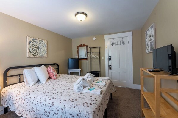 1 bedroom, iron/ironing board, Internet, bed sheets