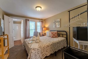 1 bedroom, WiFi, bed sheets - Room 1 Second Floor Private Bathroom (Laconia)