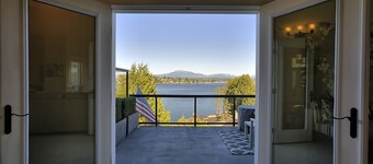 Endless Views @ This Elegant 5* Lake Stevens Home