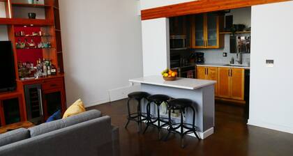 Sunny 1Bdrm Loft+Office in Jack London Square +Parking, in-unit W/D 7/1-8/5
