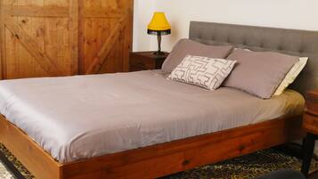 2 bedrooms, in-room safe, desk, iron/ironing board