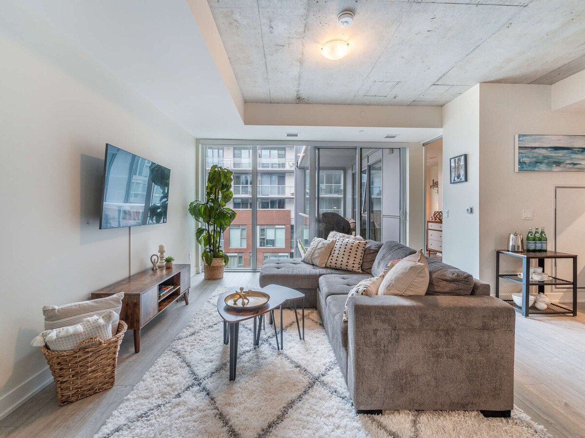 Modern Family Friendly Condo 3 BDRM / 2 BA + Sofa bed + BBQ