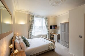 Unclassified image, 4 of 16, button - York City Centre - 2 King Beds, 2 Baths (York)