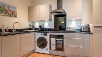 Fridge, microwave, oven, stovetop