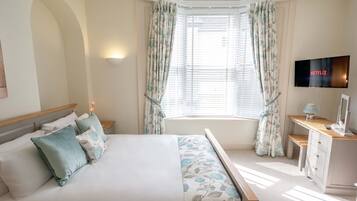 2 bedrooms, desk, soundproofing, iron/ironing board