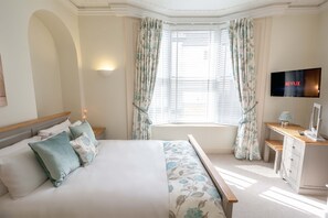 Unclassified image, 3 of 16, button - York City Centre - 2 King Beds, 2 Baths (York)