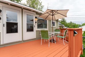 Outdoor dining - Cottage 10 Summary:<br>S (Laconia)