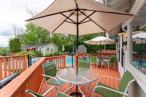 Outdoor dining - Cottage 10 Summary:<br>S (Laconia)