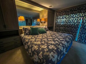 4 bedrooms, desk, iron/ironing board, free WiFi - Country Retreat- Salem WI- 4 Bdrm 2.5 Bath  (Salem)