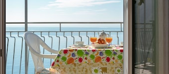 Up to 5 guest house above the Cliff House