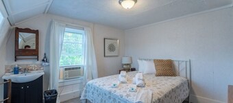 Room 9 (3rd Floor with Shared Bath)