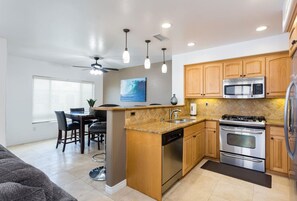 Fridge, microwave, oven, stovetop - Perfect Beach Condo, Walk to Ocean, Garage Parking (San Diego)