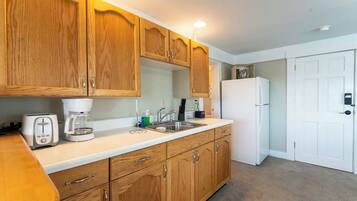 Microwave, coffee/tea maker, toaster, cookware/dishes/utensils