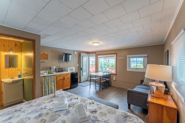 1 bedroom, iron/ironing board, Internet, bed sheets