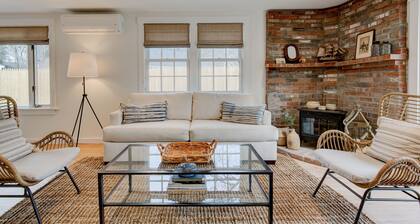 Walk to Town/Golf Club - Renovated Edgartown Home