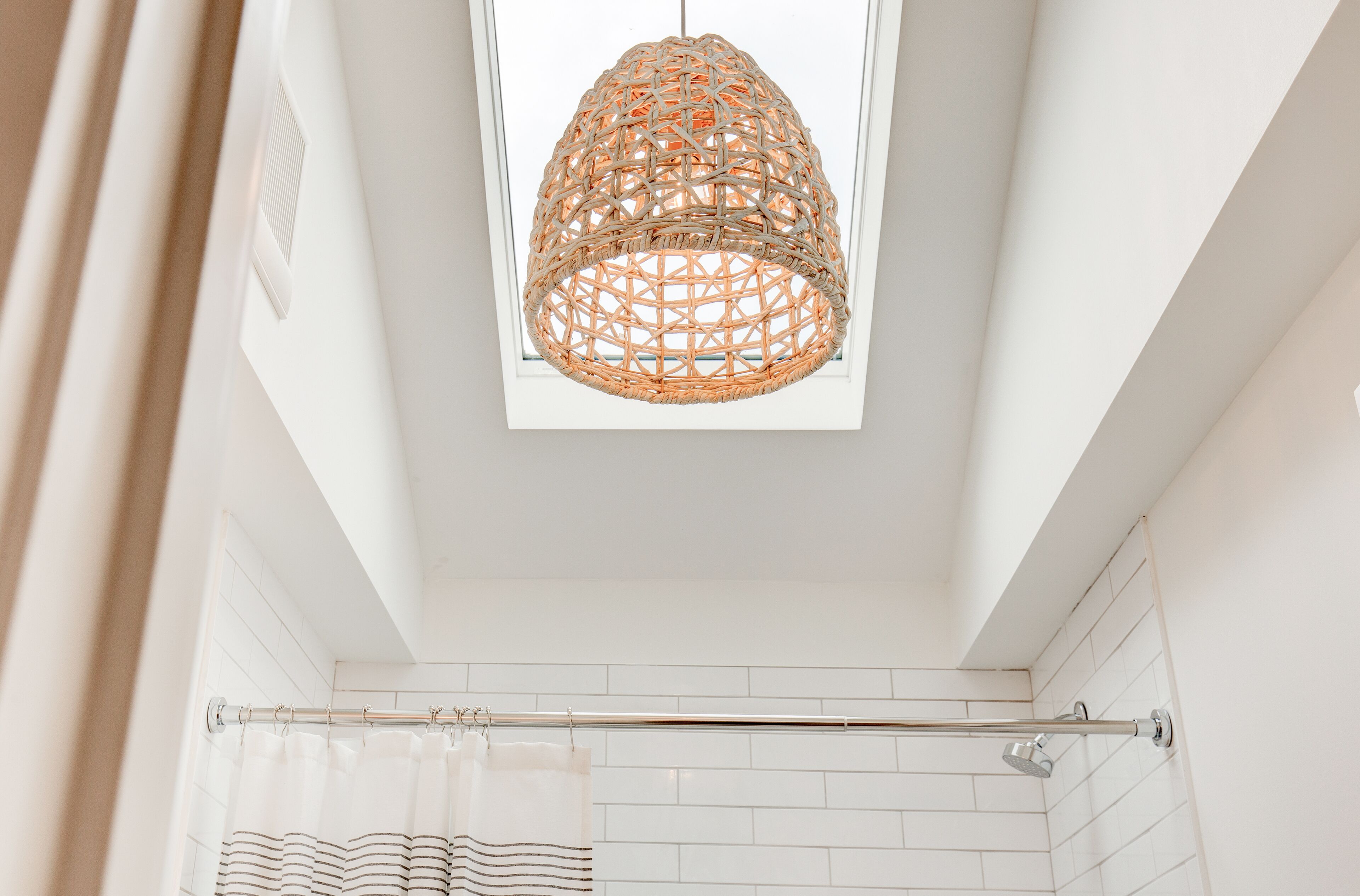 Combined shower/bathtub, hair dryer, towels, soap