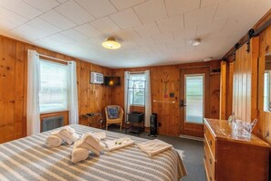 1 bedroom, iron/ironing board, internet, bed sheets