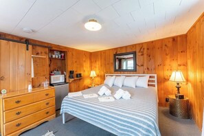 1 bedroom, iron/ironing board, internet, bed sheets