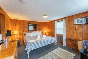 1 bedroom, iron/ironing board, internet, bed sheets
