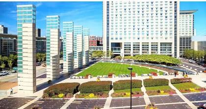 1 #23 - 4 Bedroom Condo - McCormick Place, Wintrust Arena, Chinatown