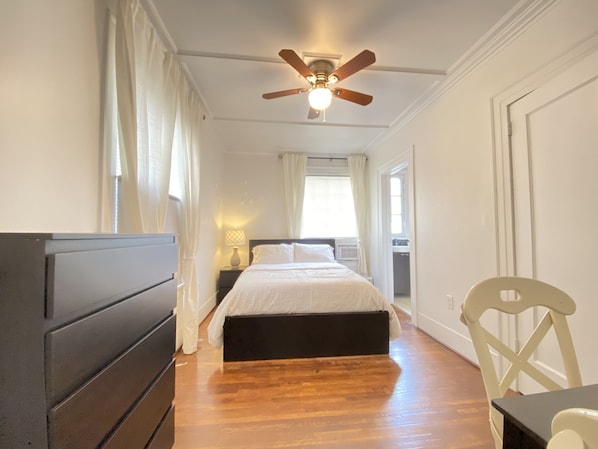 6 bedrooms, iron/ironing board, WiFi, bed sheets