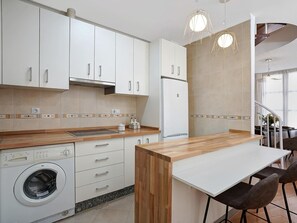 Fridge, microwave, dishwasher, coffee/tea maker