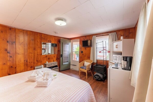 1 bedroom, iron/ironing board, Internet, bed sheets