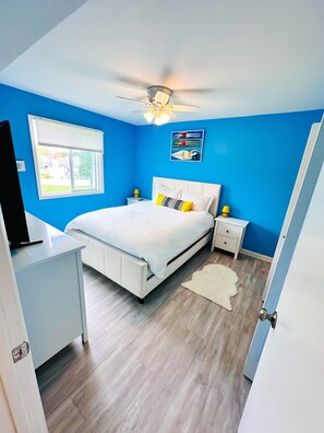 2 bedrooms, iron/ironing board, travel crib, free WiFi - Stylish 2BR Condo Near Beach/Large Pool & Patio/ Pet Friendly (Rehoboth Beach)
