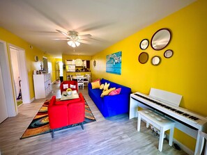 Smart TV, books - Stylish 2BR Condo Near Beach/Large Pool & Patio/ Pet Friendly (Rehoboth Beach)