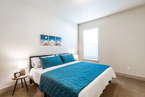 3 bedrooms, desk, iron/ironing board, free WiFi