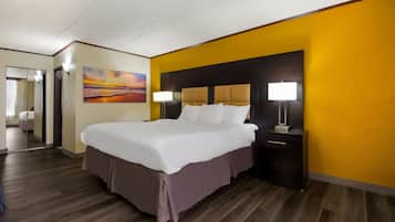 Standard Room, 1 King Bed, Non Smoking | Desk, laptop workspace, blackout drapes, iron/ironing board