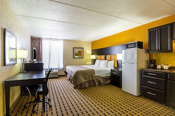 Clarion Pointe Lake Jackson - Clute