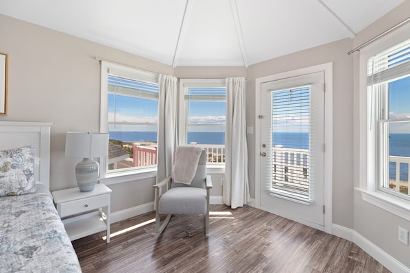 4 bedrooms, desk, free WiFi, bed sheets