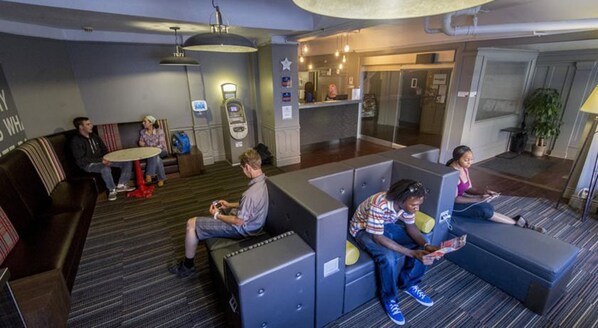 Reception - Ansonia Hotel - Hostel (San Francisco)