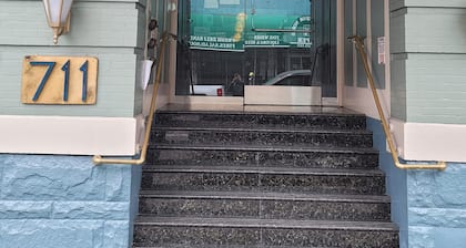 Ansonia Hotel - Hostel