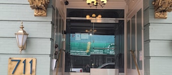 Ansonia Hotel - Hostel