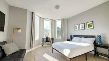 4 bedrooms, desk, iron/ironing board, free WiFi