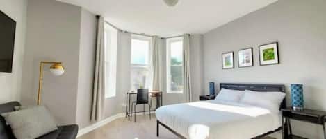 4 bedrooms, desk, iron/ironing board, free WiFi