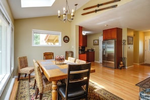 Dining - Ski-In Retreat w/ Pool! 2 Blocks to Main St Breck (Breckenridge)