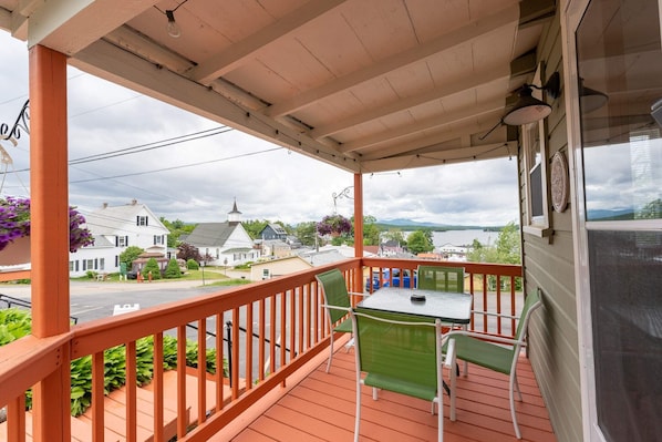 Front Porch w. Lake View