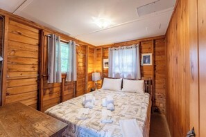 2 bedrooms, iron/ironing board, internet, bed sheets